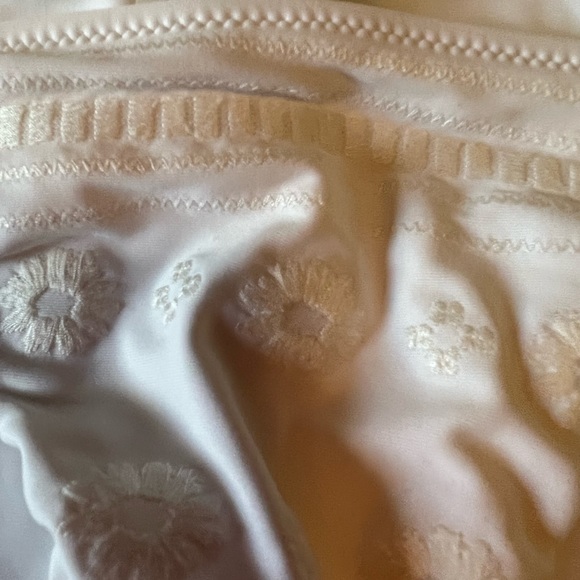 Bikini - Picture 8 of 8